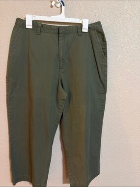 Women’s Eddie Bauer Olive Green Cropped pants Sz 14
